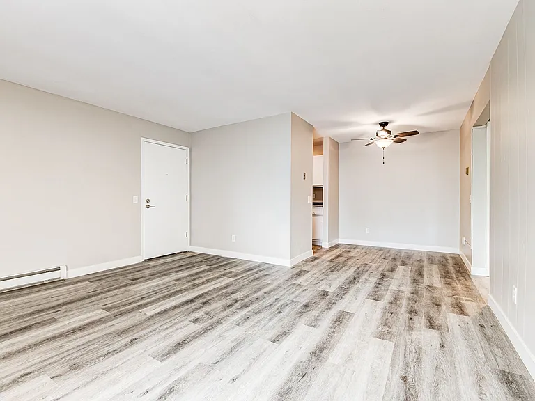 320-324 Tyrrell Ct — Photo 5