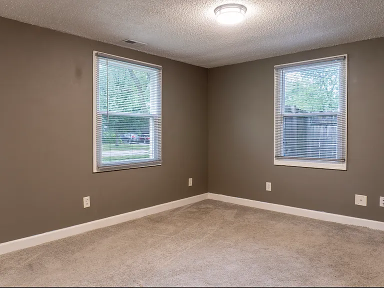 19117 Jacquie Ave — Photo 11