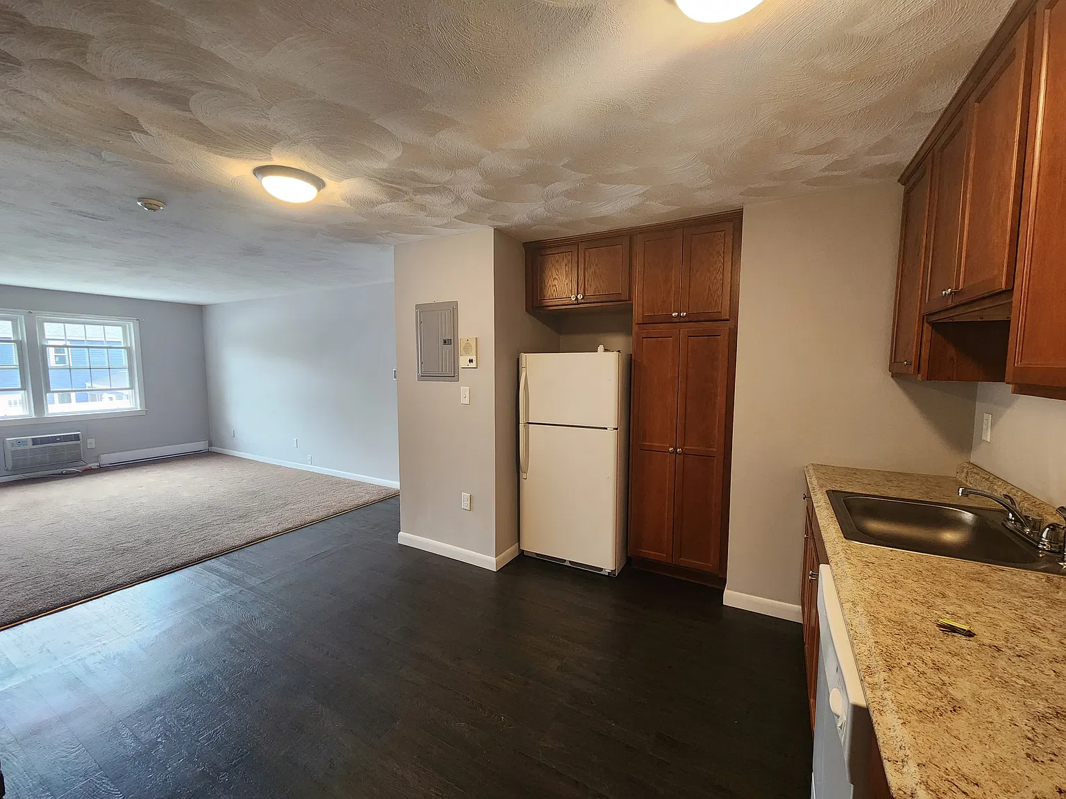 2 bed, 704 sqft, $2,100 — Photo 3