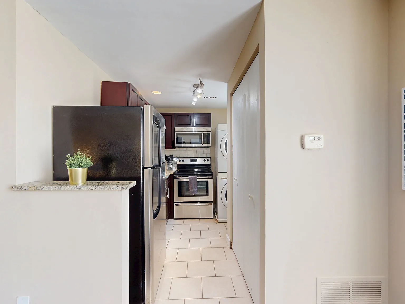 609 Clara Ave — Photo 4