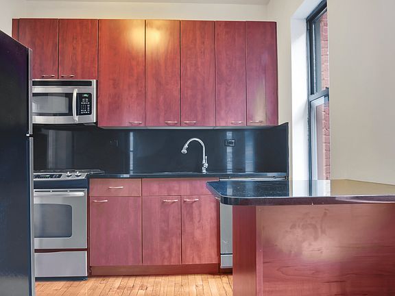 3rd image of 121 Madison Ave APT 7L