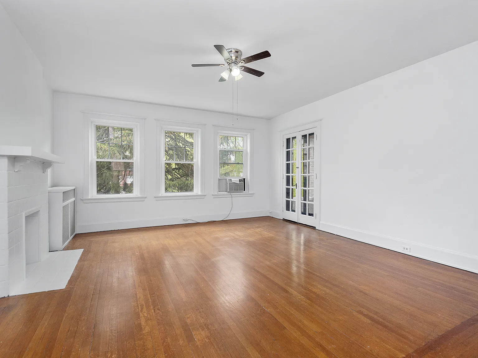 2570 Madison Rd — Photo 3