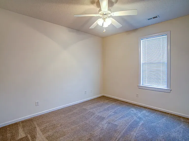 Hunter's Park Apartments — Photo 25