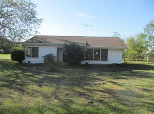 232 N Trinity St, Marquez, TX 77865