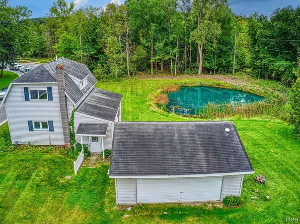 1269 Rochester Rd, Leonard, MI 48367