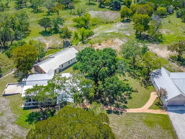 668 Elm Pass Rd, Center Point, TX 78010