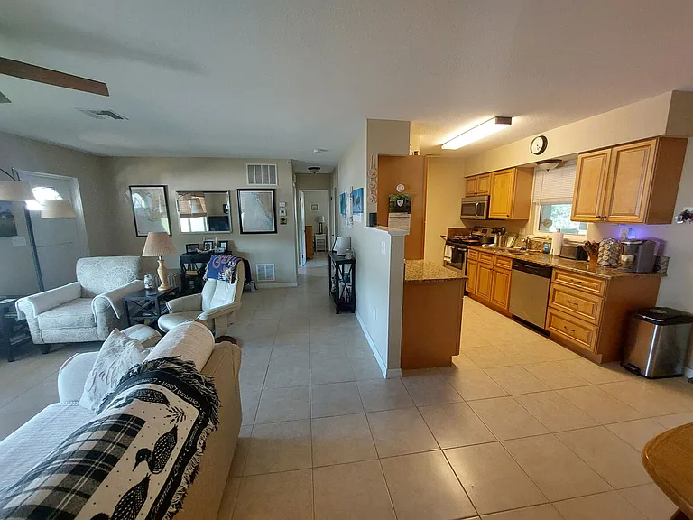 1541 Crest Dr — Photo 5