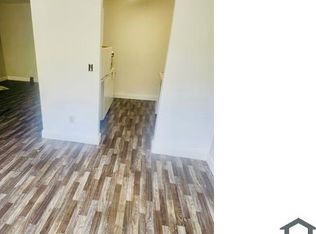 901 Pine Tree Trl, College Park, GA 30349