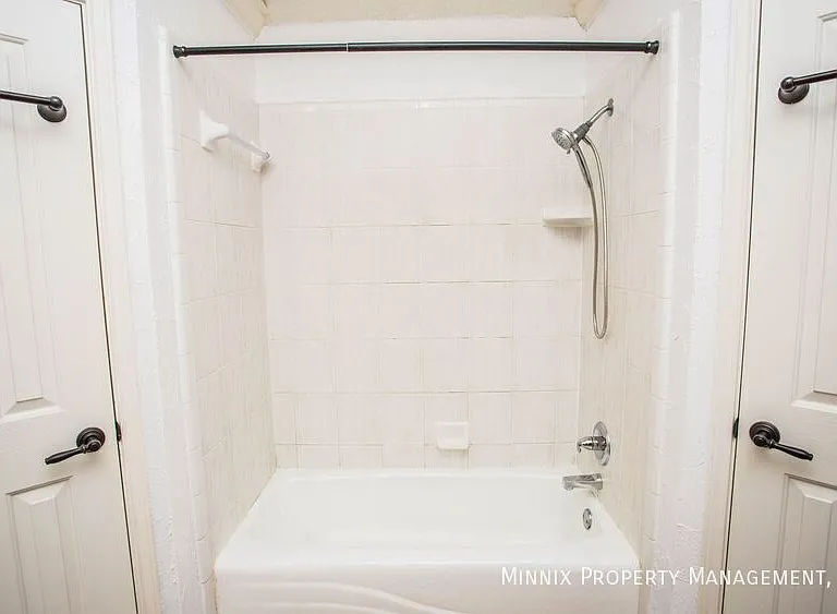3305 103rd St — Photo 12