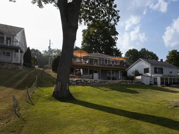 14761 N Barton Lake Dr, Vicksburg, MI 49097