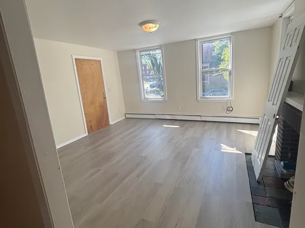 596 Zion St, Hartford, CT 06106