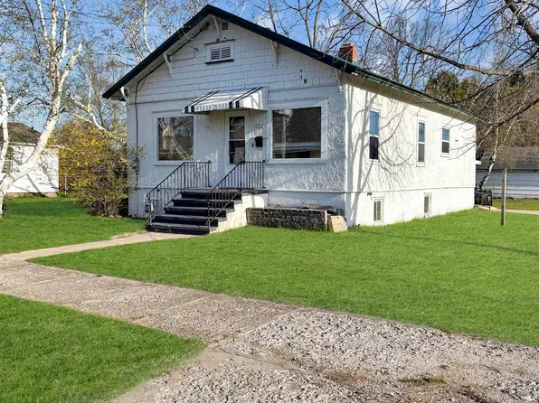 1513 28th Ave, Menominee, MI 49858