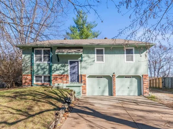 305 Concord Cir, Grain Valley, MO 64029