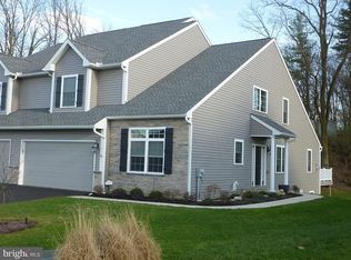 18 Regina Dr, Sinking Spring, PA 19608