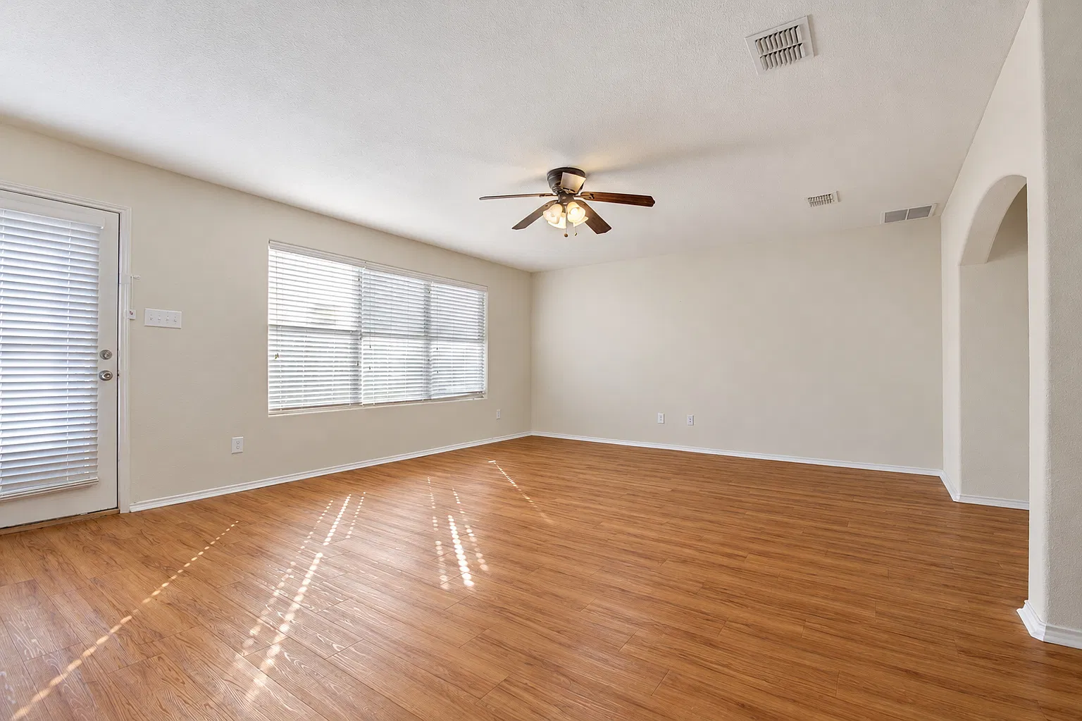 3 bed, 2.5 bath, 1653 sqft, $1,950 — Photo 4