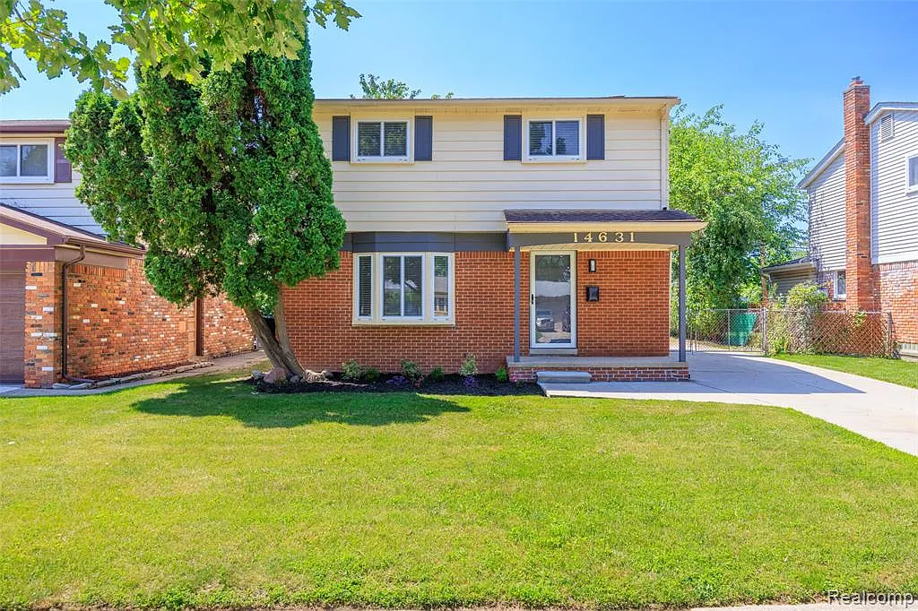 4 bed, 1.5 bath, 1498 sqft, $2,400 — Photo 2