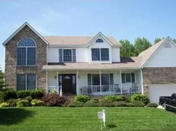 44 Meadowbrook Cir, Hurricane, WV 25526