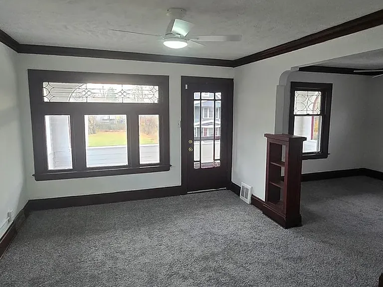 10909 Nelson Ave — Photo 5