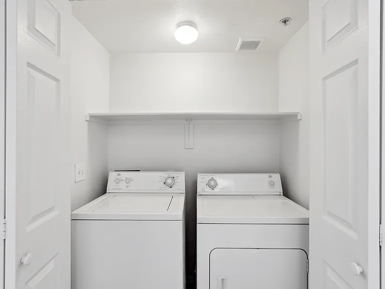The Village at Sun Valley Apartments — Photo 39