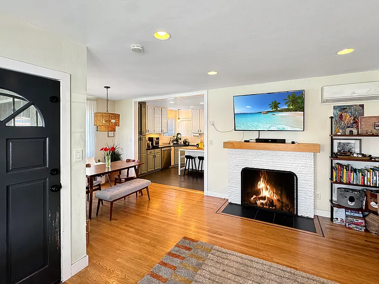 2052 Santa Fe Ave — Photo 4