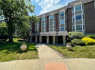 2600 Windsor Mall APT 3A, Park Ridge, IL 60068