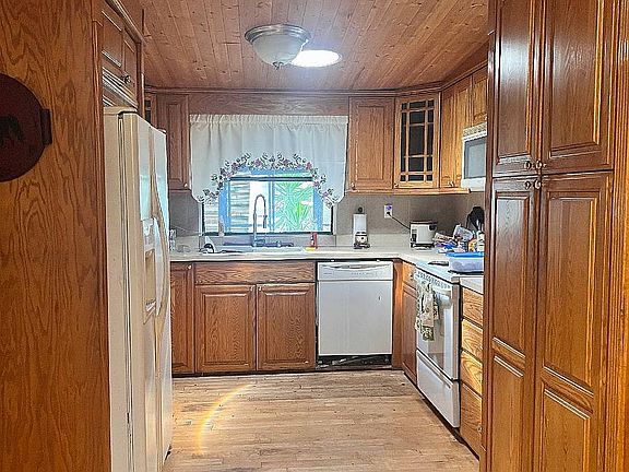 3rd image of 1618 Calvin Cir