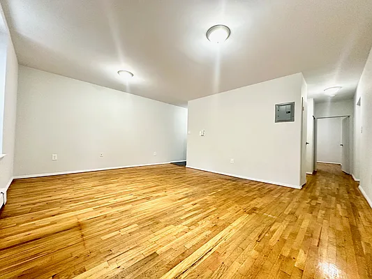 Rented by Zjama Realty Corp | media 3