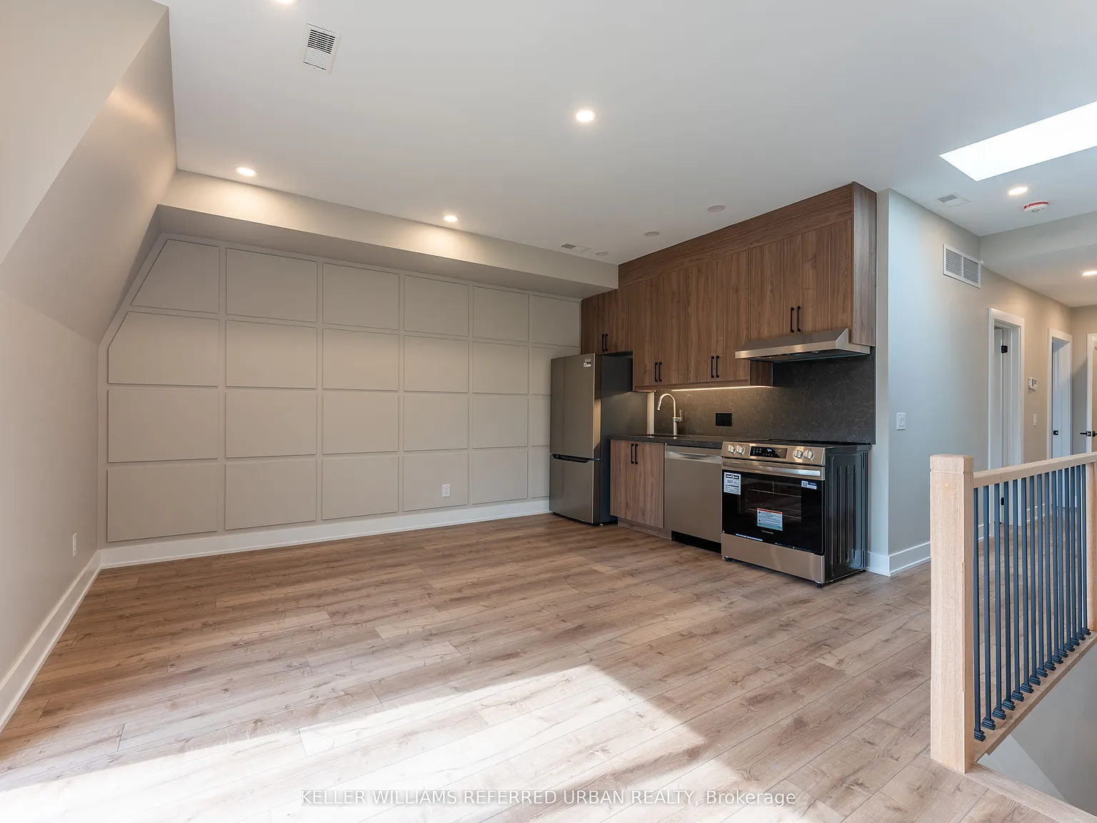 2 bed, $3,200 — Photo 1