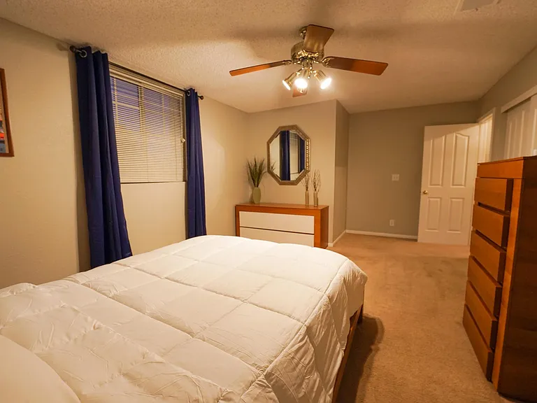 Guest/secondary bedroom with a Queen size bed