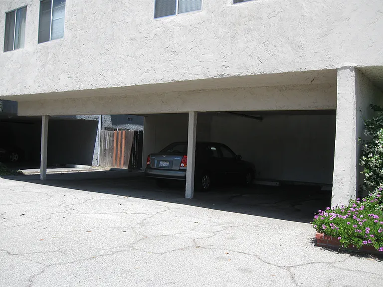 943-959 Ventura Ave — Photo 21