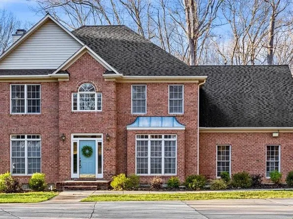 1803 Elk Run Ct, Oak Ridge, NC 27310