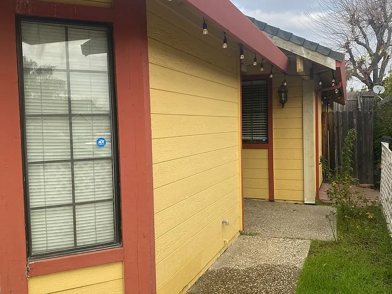 1330 Puebla Way — Photo 3