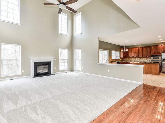 4th image of 2325 Somerset Dr