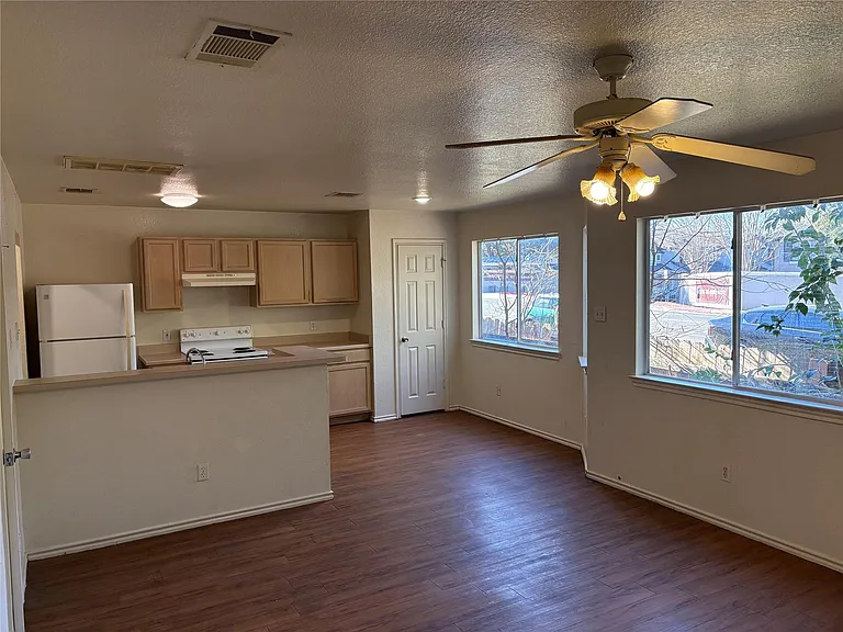 111 Cedargrove — Photo 3