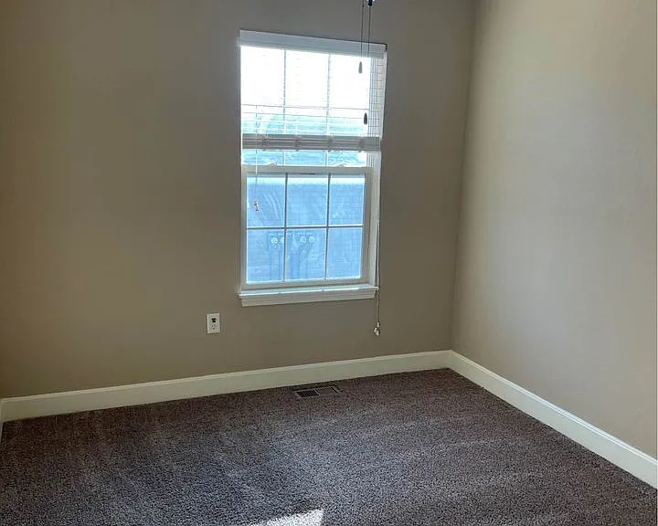 526 N Foxridge Dr #1 — Photo 8