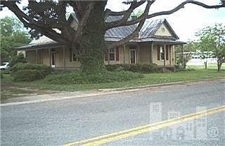 4th image of 118 E Trade Street