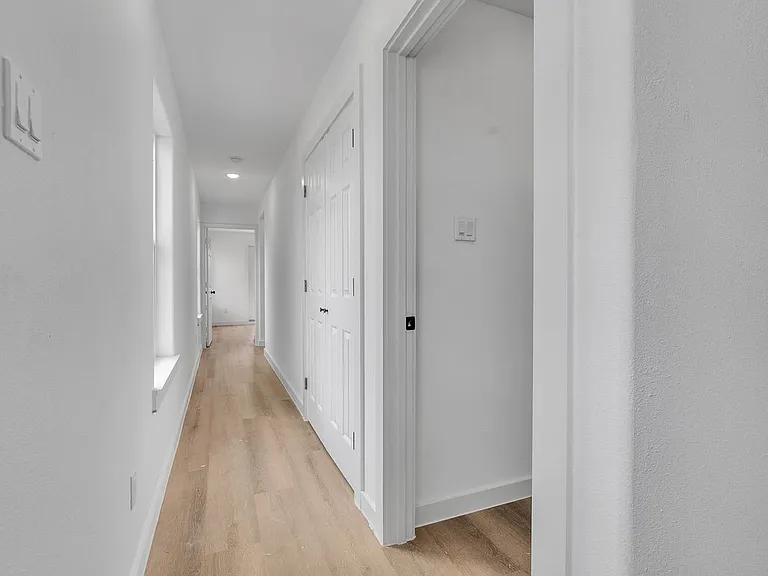 1052 N Lane St — Photo 13