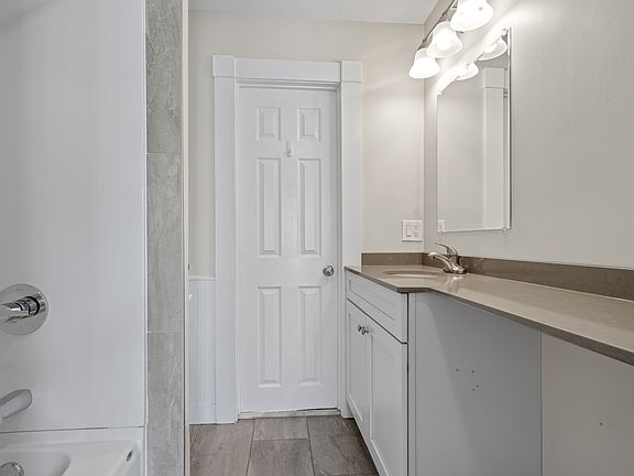 2nd image of 32 Warren St #B