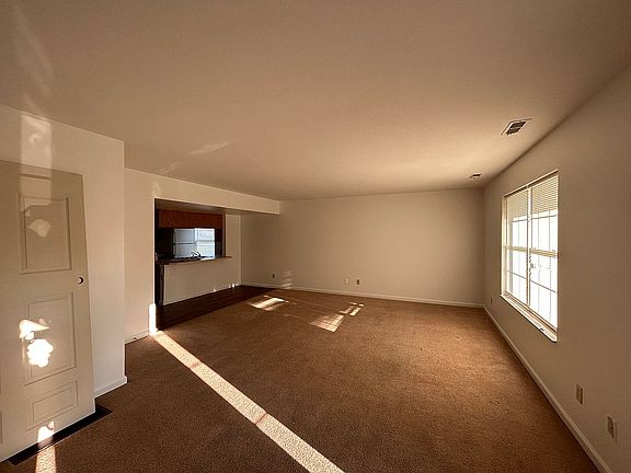 3rd image of 1135 Country Creek Ln