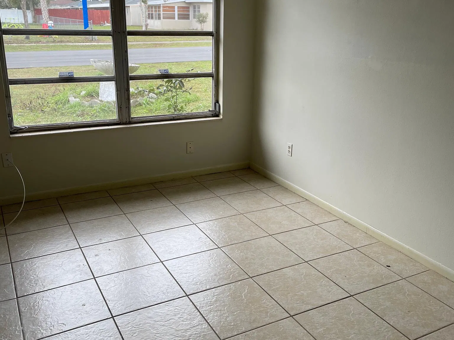 2126 W Gardenia Dr — Photo 2