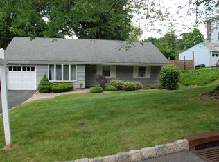 80 Fellswood Dr, Livingston, NJ 07039