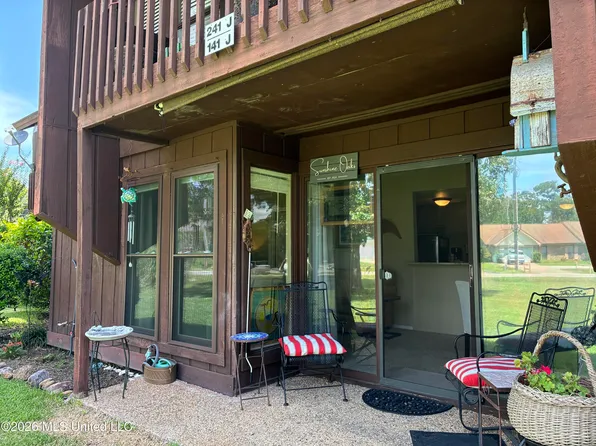 141 Molokai Vlg #J, Diamondhead, MS 39525