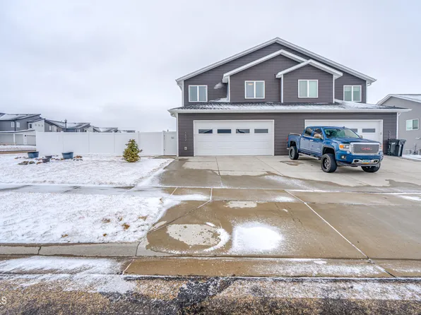 5602 Titanium Dr, Bismarck, ND 58503
