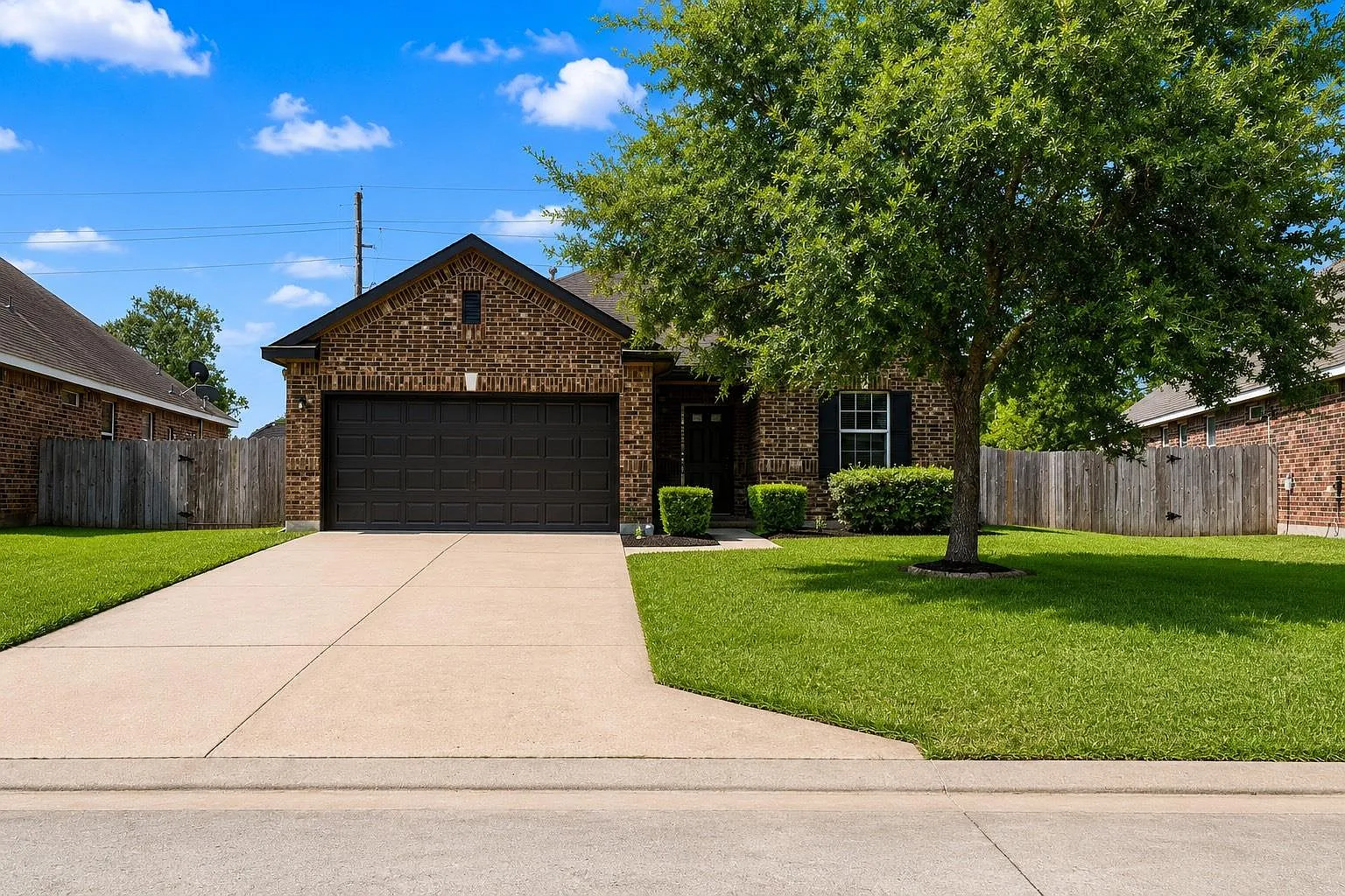 3 bed, 2.0 bath, 1361 sqft, $2,200 — Photo 1
