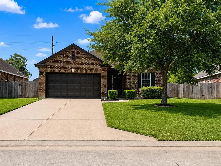 4418 Legends Bay Dr — Photo 1