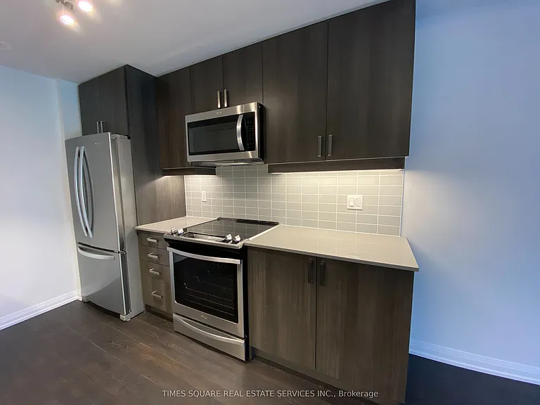 1050 Portage Pkwy #Townhouse 32 — Photo 5