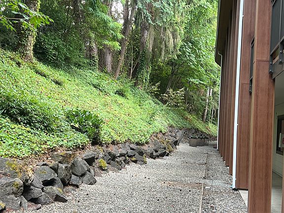 5th image of 130 105th Ave SE APT 111
