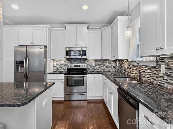 4th image of 2714 Duncan Ave