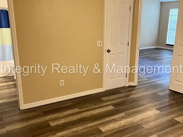 1862 Mackenzie Ct N — Photo 12
