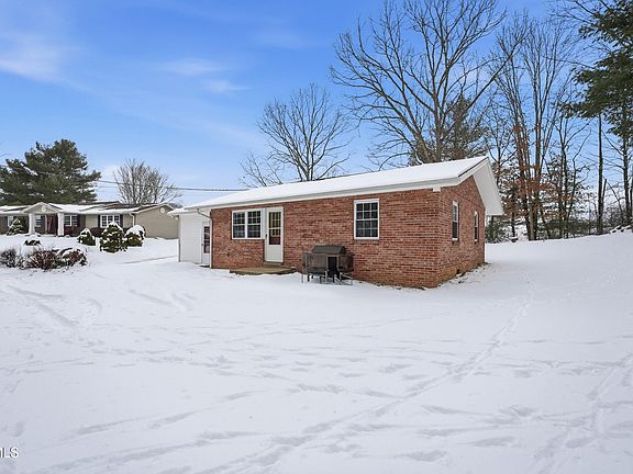 4th image of 9370 Adwell Rd